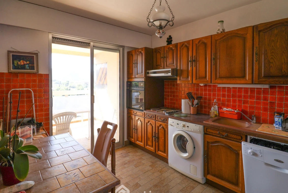 Appartement 3 pièces à vendre à Mazargues, Marseille, avec terrasse et garage 