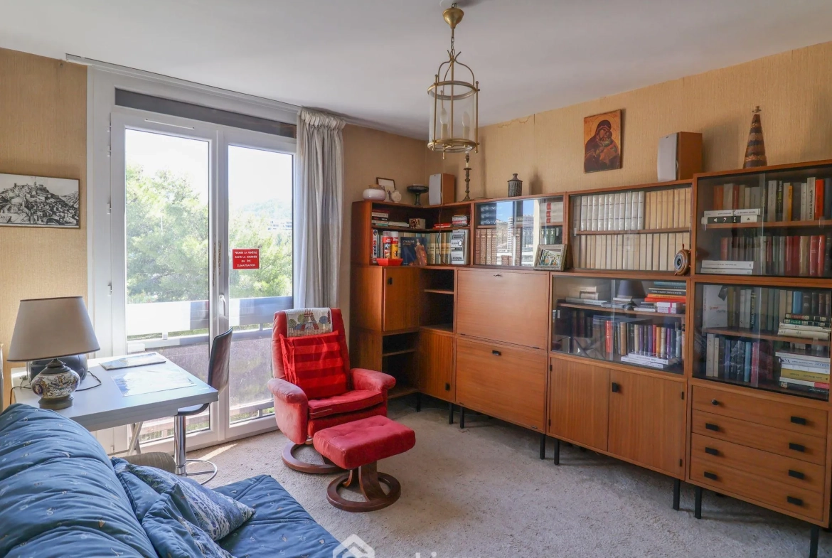 Appartement 3 pièces à vendre à Mazargues, Marseille, avec terrasse et garage 