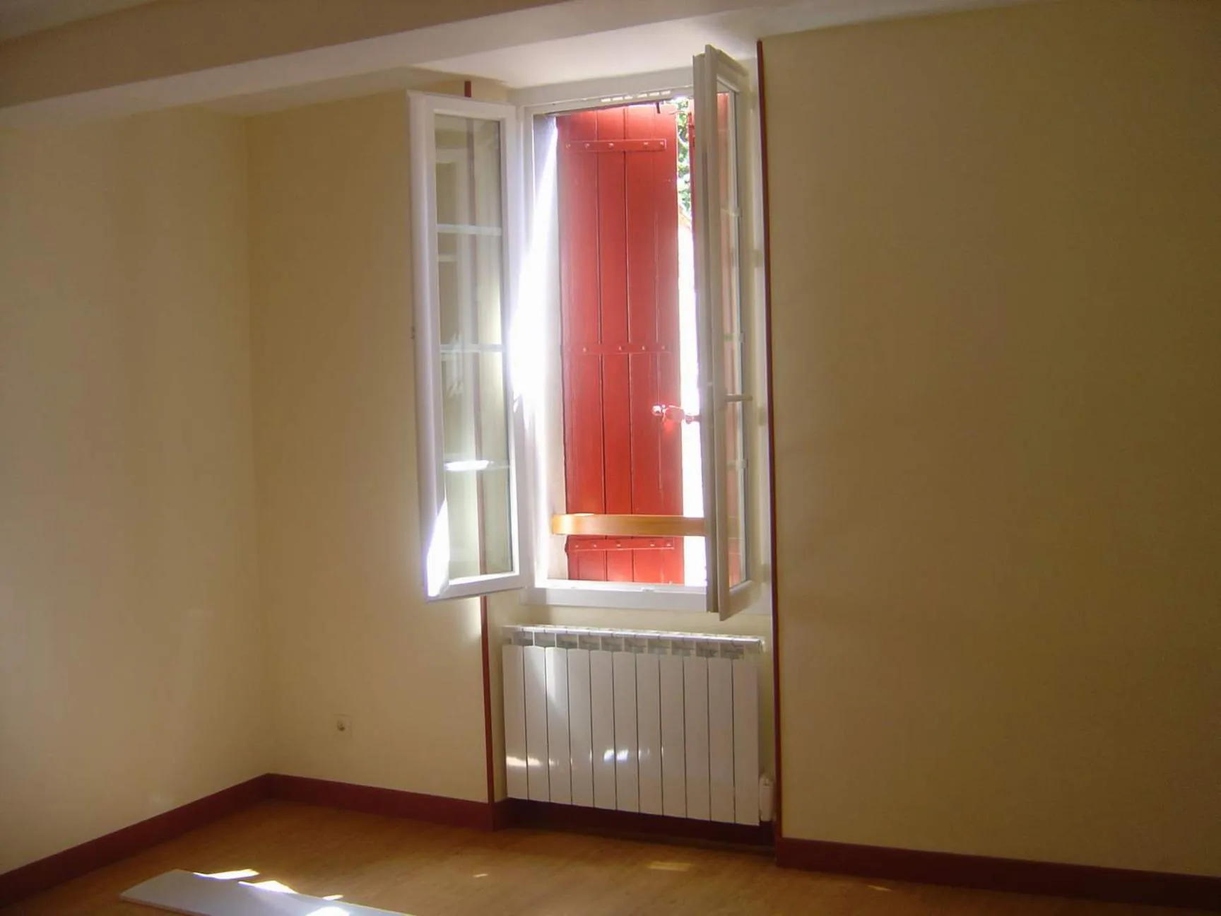 Immeuble de rapport à Briatexte avec 4 appartements et local professionnel 