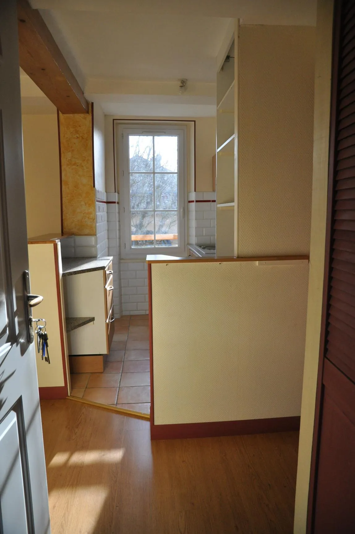 Immeuble de rapport à Briatexte avec 4 appartements et local professionnel 