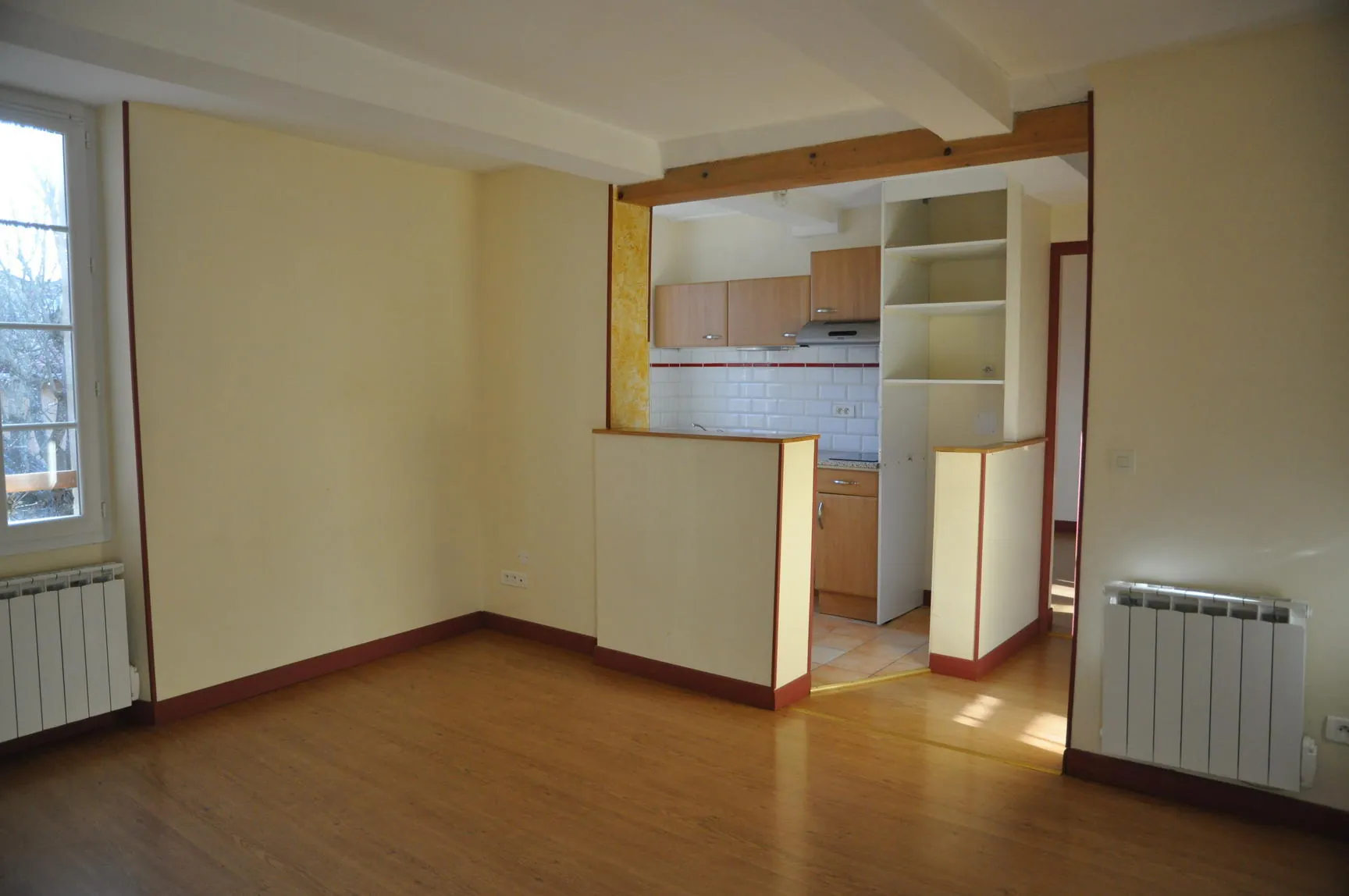 Immeuble de rapport à Briatexte avec 4 appartements et local professionnel 