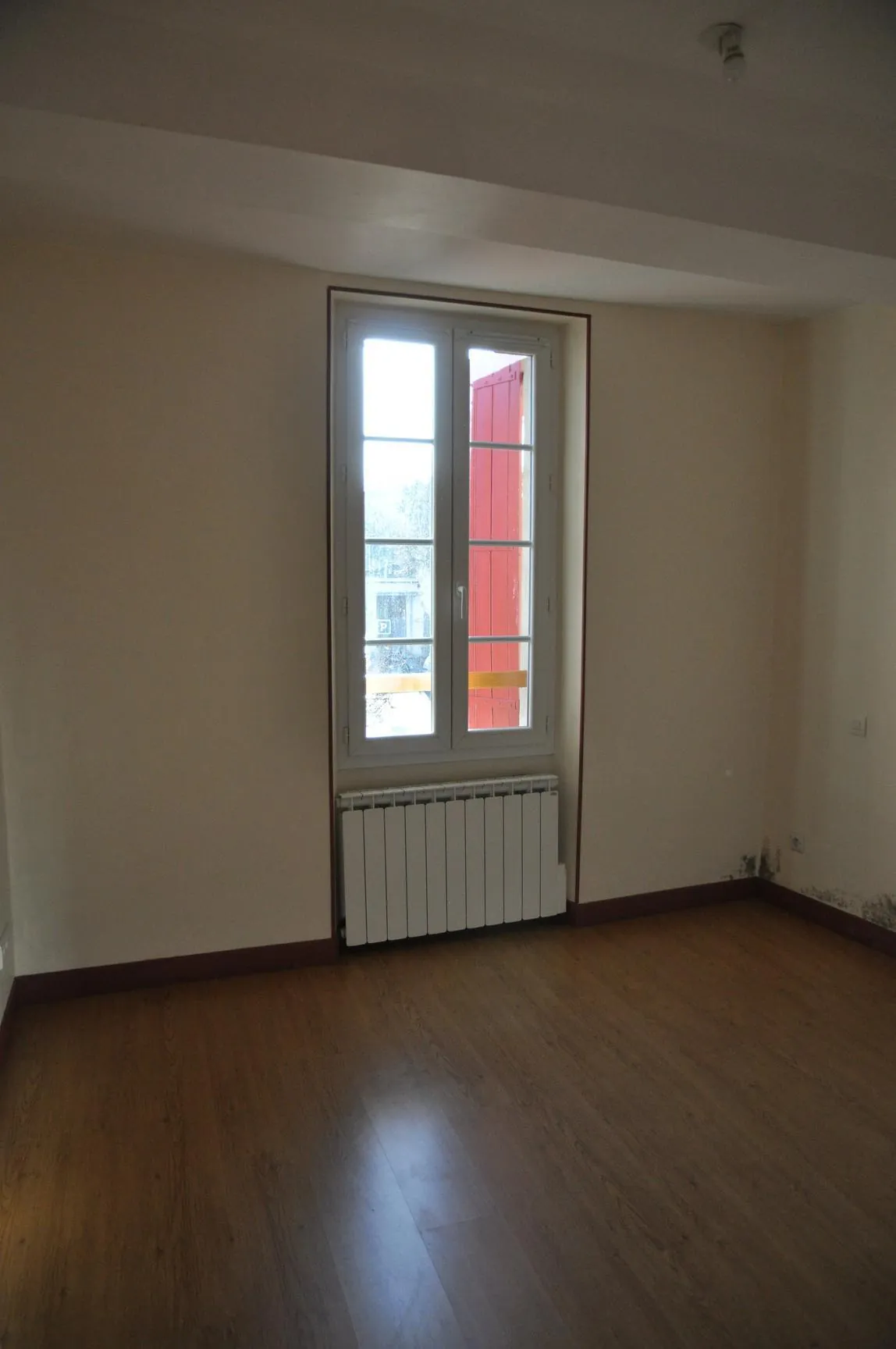 Immeuble de rapport à Briatexte avec 4 appartements et local professionnel 