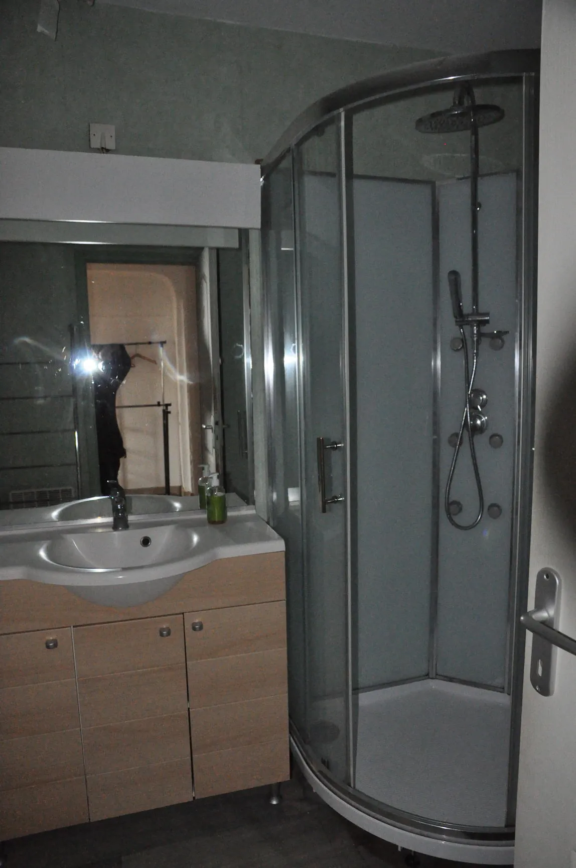 Immeuble de rapport à Briatexte avec 4 appartements et local professionnel 