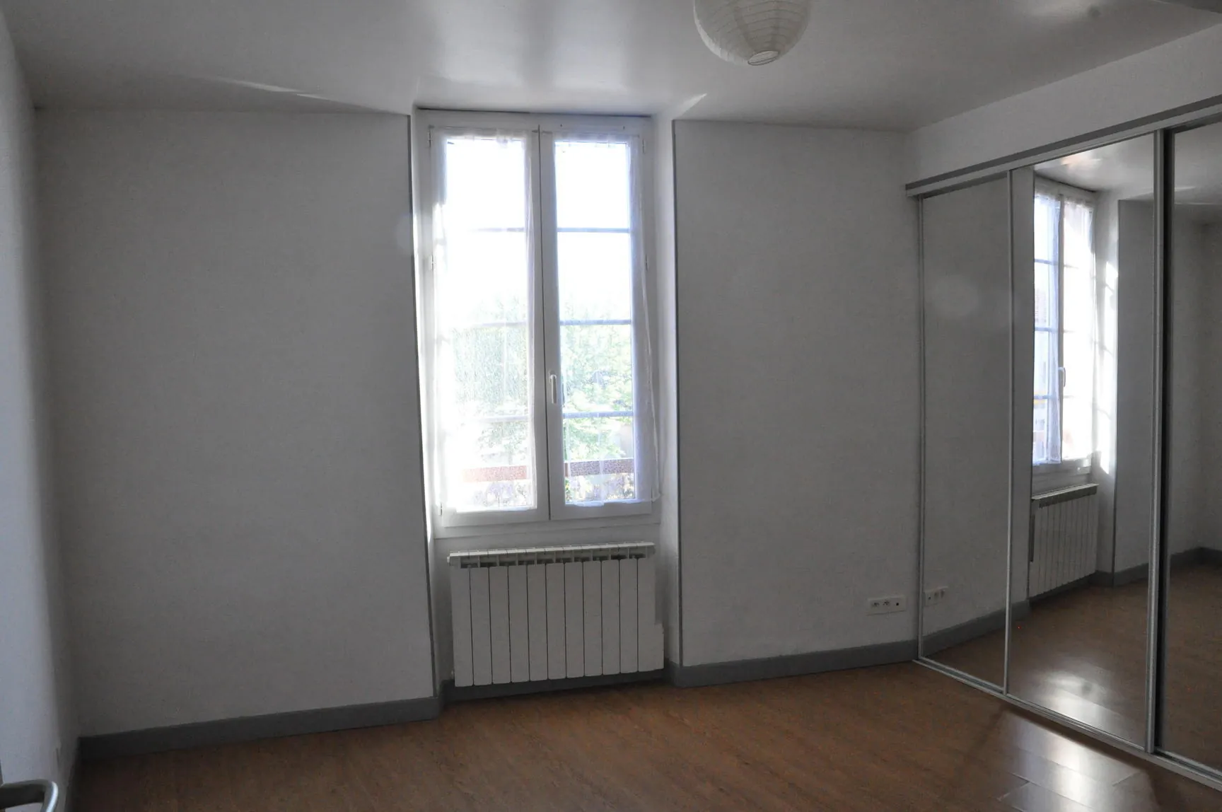Immeuble de rapport à Briatexte avec 4 appartements et local professionnel 