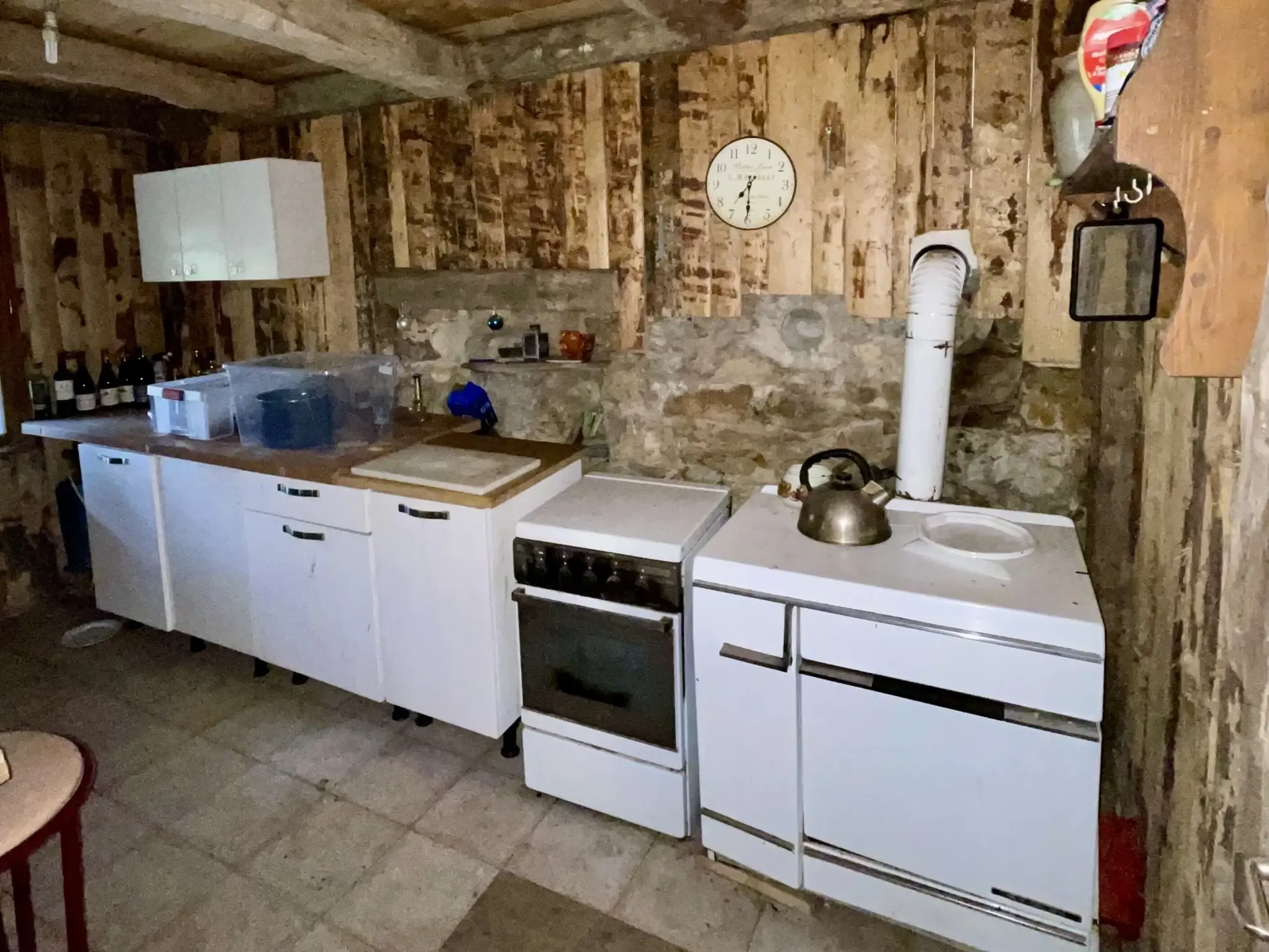 Étable aménagée en zone forestière à Duingt, terrain de 1642 m² 