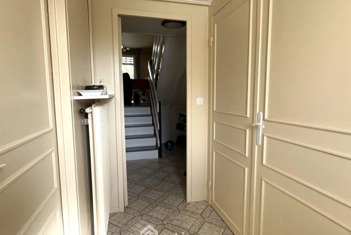 Maison mitoyenne de 88m² à Bondoufle avec jardin et garage 