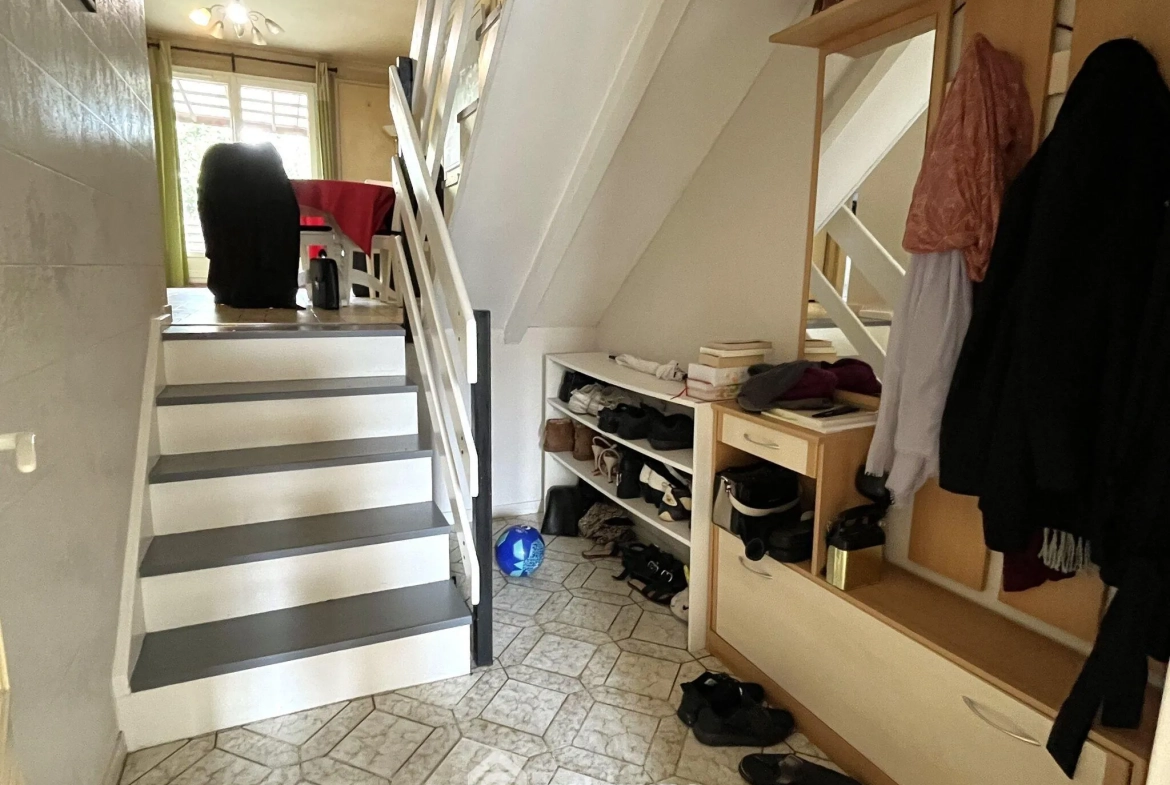 Maison mitoyenne de 88m² à Bondoufle avec jardin et garage 