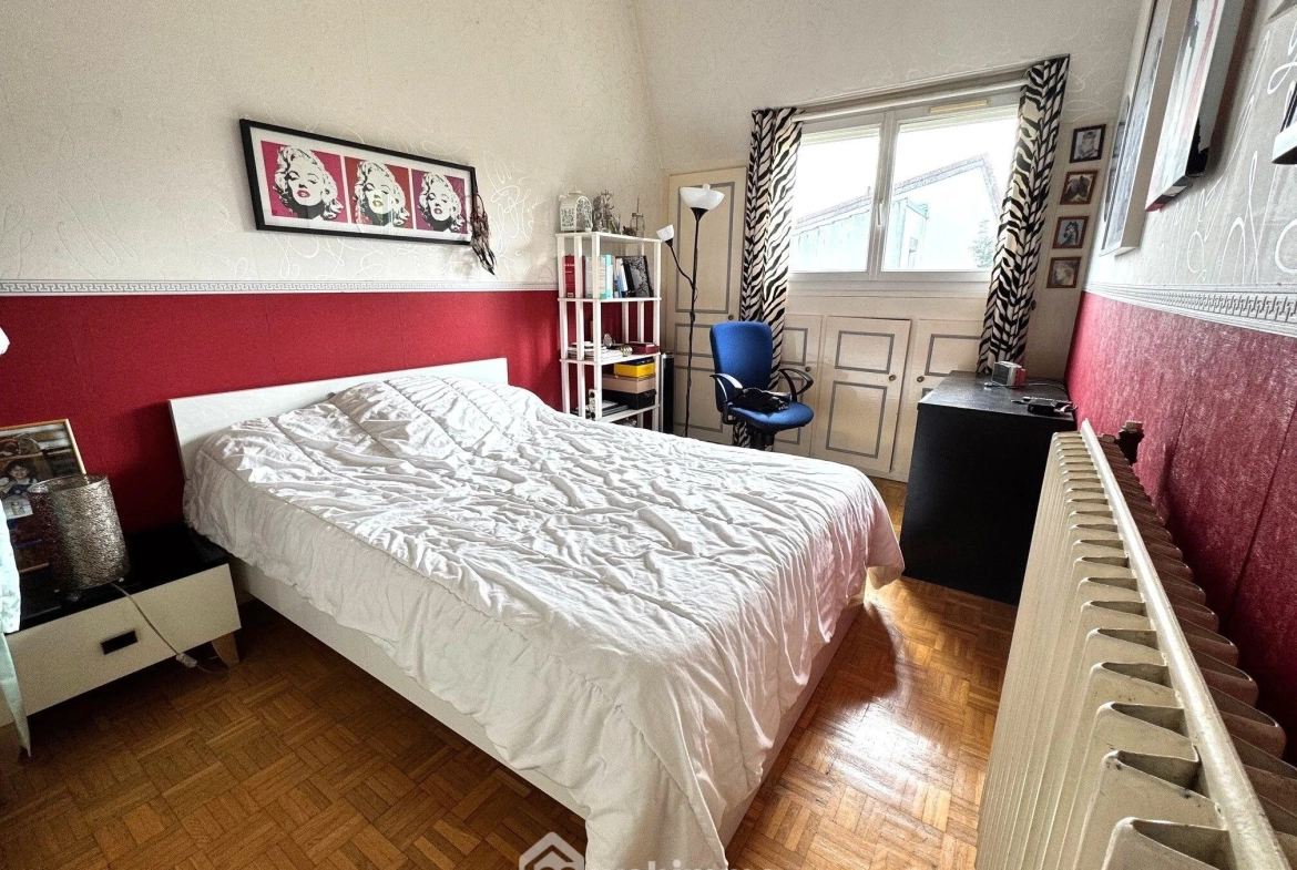 Maison mitoyenne de 88m² à Bondoufle avec jardin et garage 