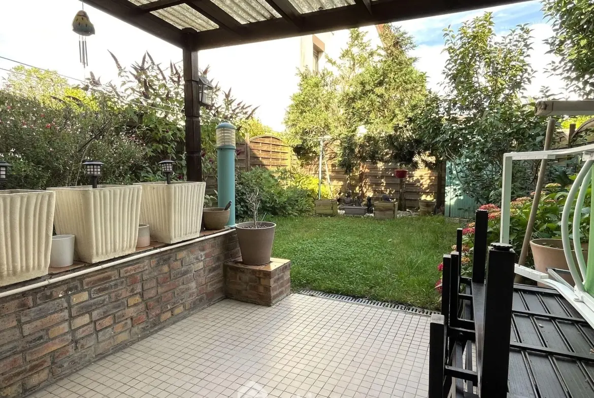 Maison mitoyenne de 88m² à Bondoufle avec jardin et garage 