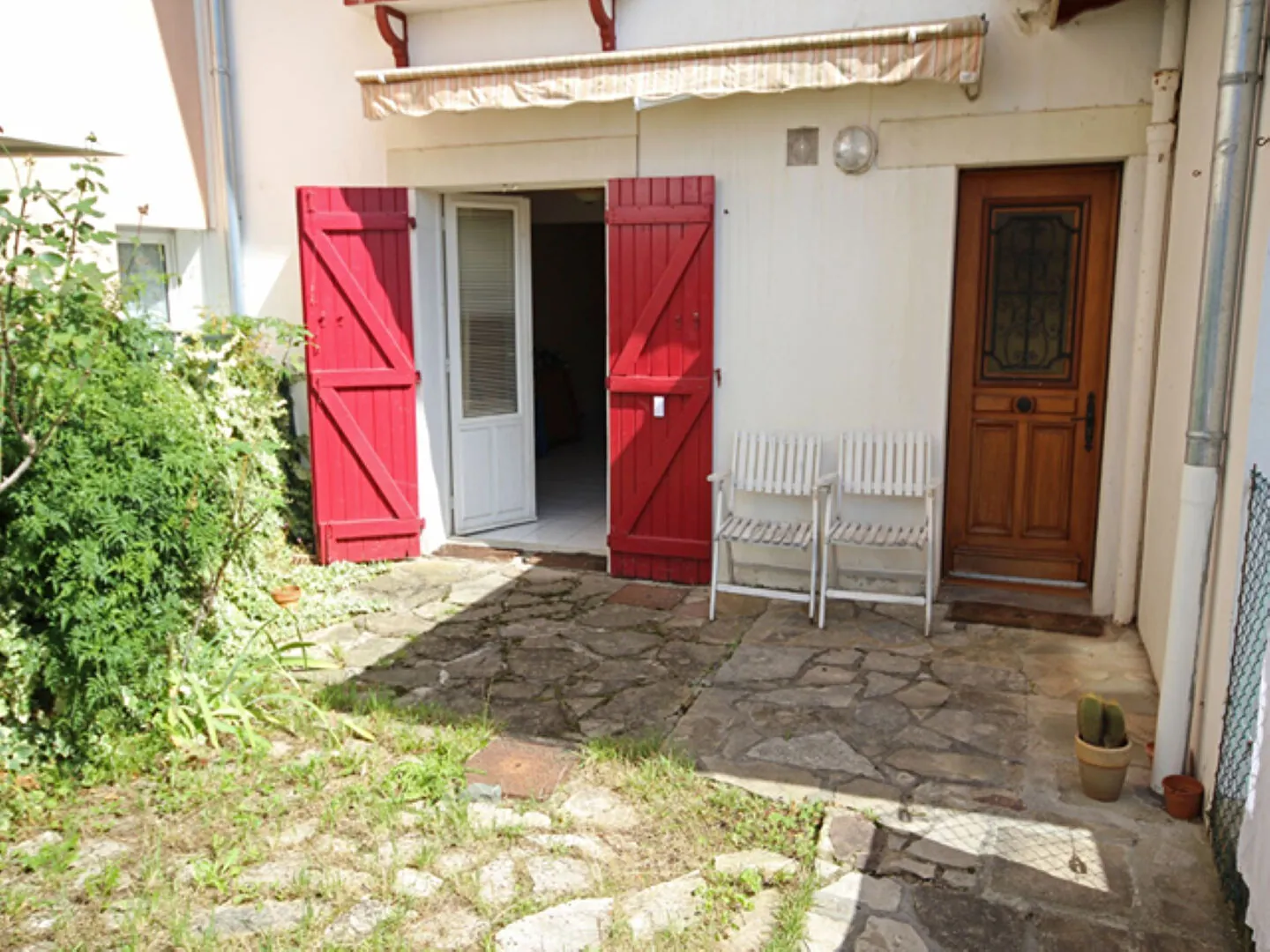 Appartement F2 avec jardin à Bayonne Beyris, double exposition, parking, à proximité des commodités 