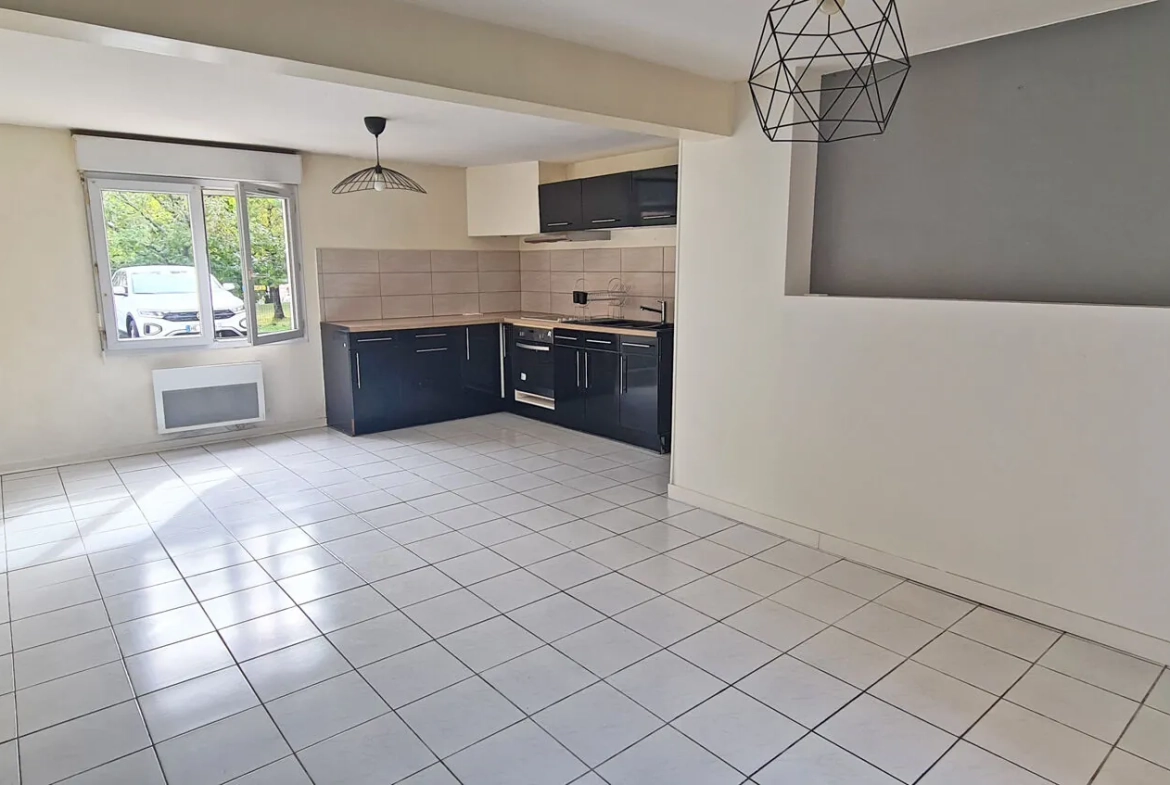 Appartement F2 avec jardin à Bayonne Beyris, double exposition, parking, à proximité des commodités 