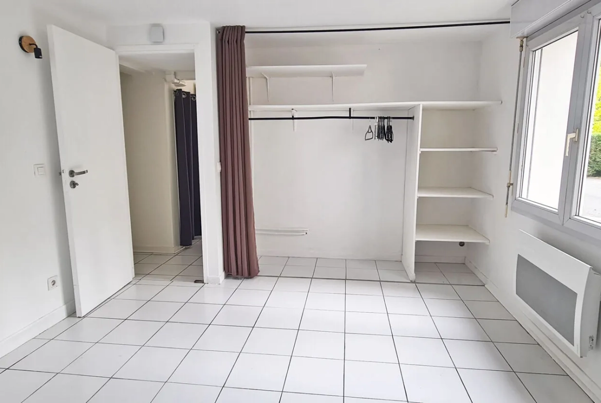 Appartement F2 avec jardin à Bayonne Beyris, double exposition, parking, à proximité des commodités 