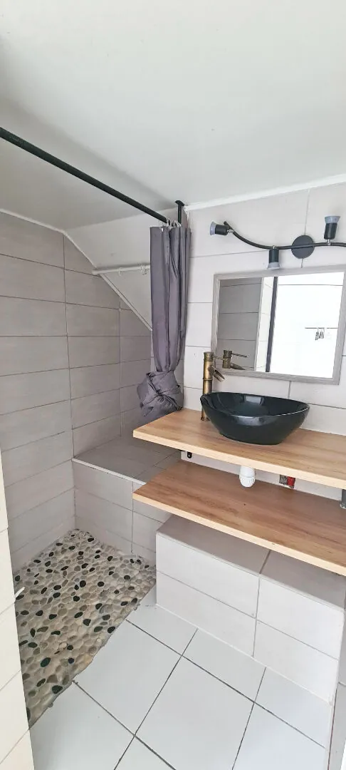 Appartement F2 avec jardin à Bayonne Beyris, double exposition, parking, à proximité des commodités 