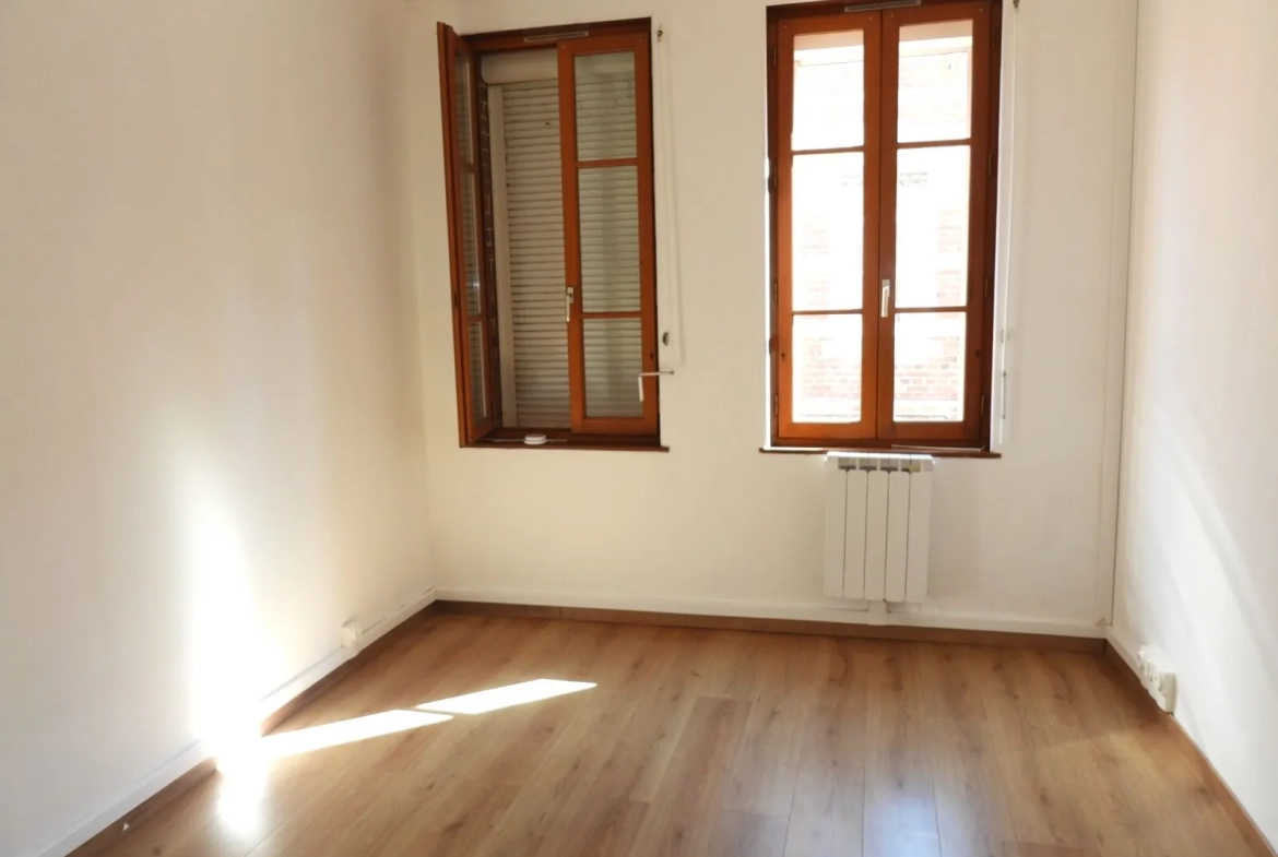 Maison en briques et silex au centre de Fécamp avec 2 chambres 