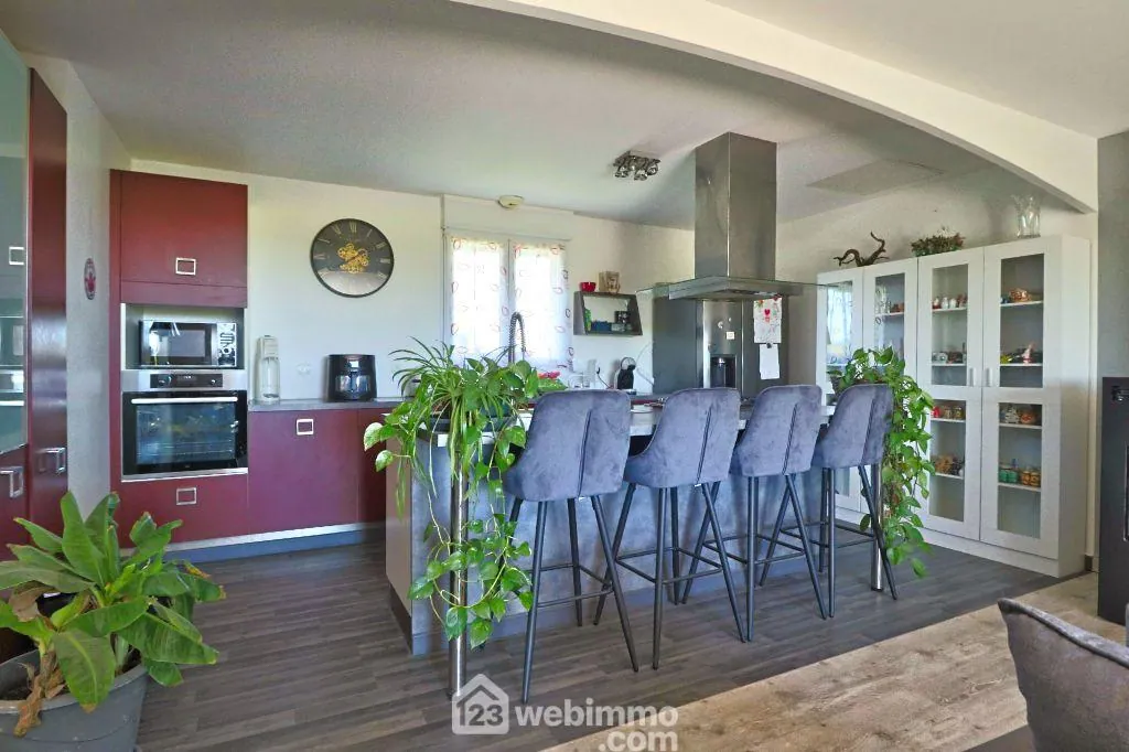 Maison familiale de 109 m² avec jardin clos à La Grimaudière 