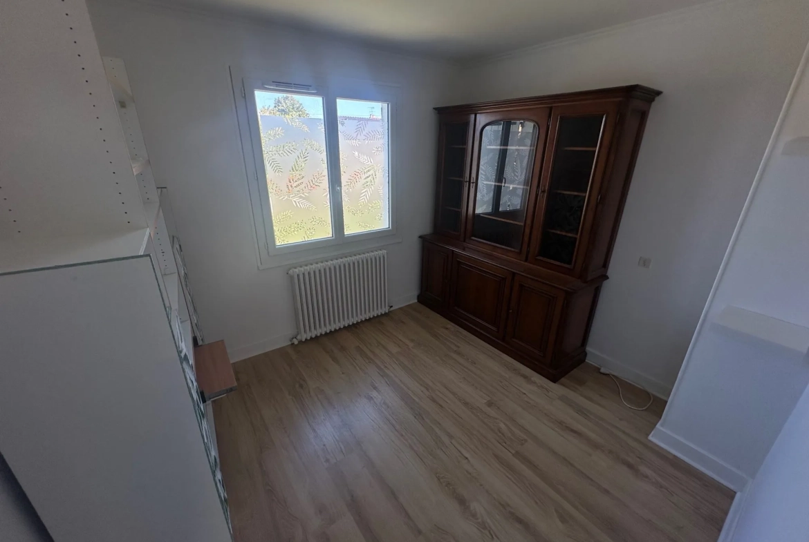 Maison à vendre de 122 m² à Poilly-lez-Gien, 4 chambres, jardin clos 