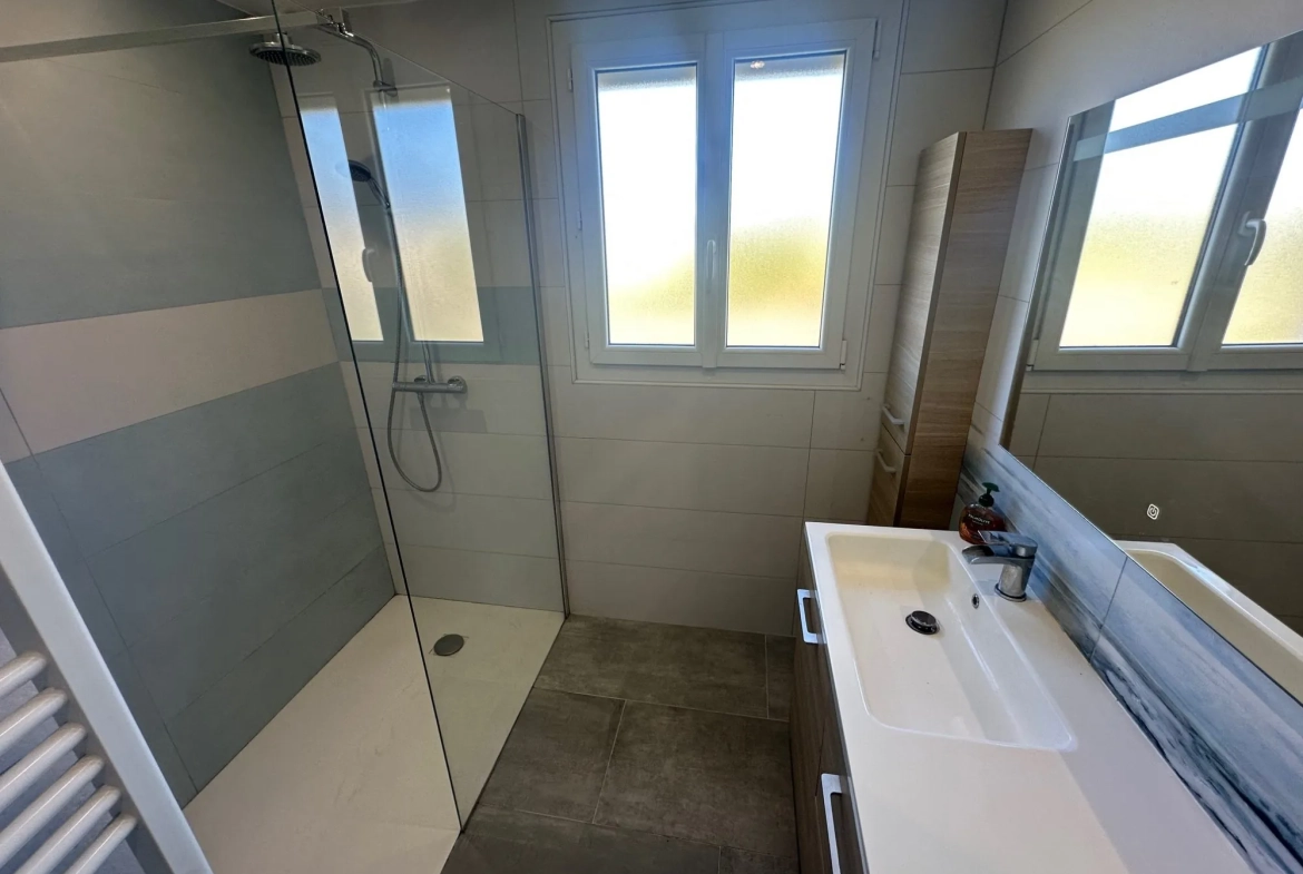 Maison à vendre de 122 m² à Poilly-lez-Gien, 4 chambres, jardin clos 