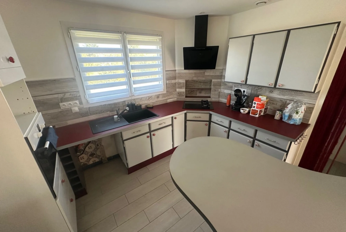 Maison à vendre de 122 m² à Poilly-lez-Gien, 4 chambres, jardin clos 