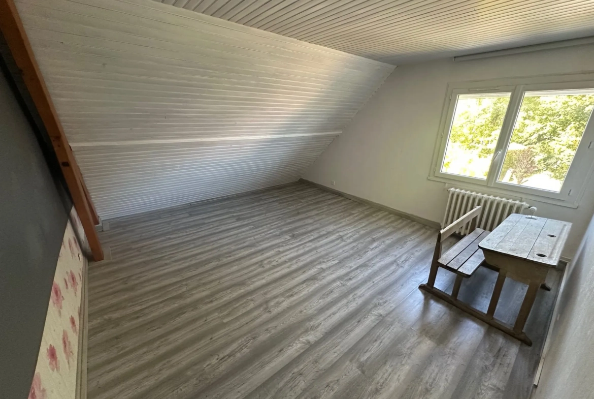 Maison à vendre de 122 m² à Poilly-lez-Gien, 4 chambres, jardin clos 