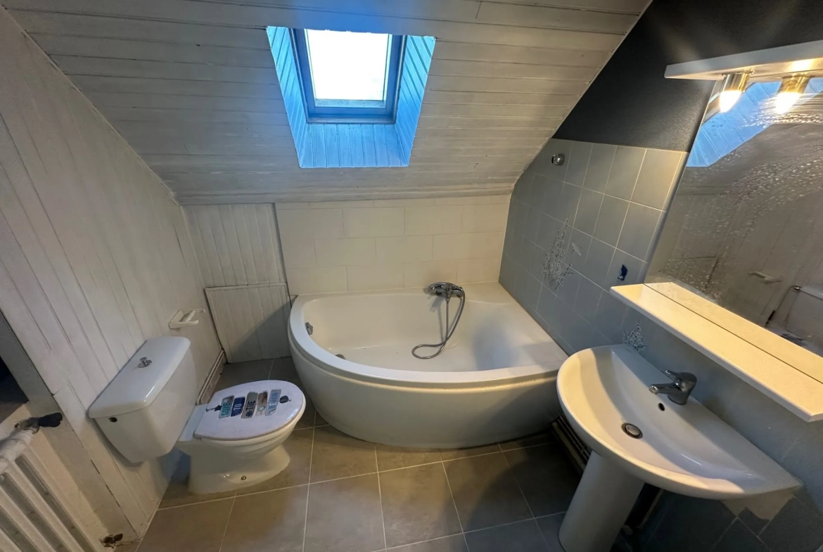 Maison à vendre de 122 m² à Poilly-lez-Gien, 4 chambres, jardin clos 