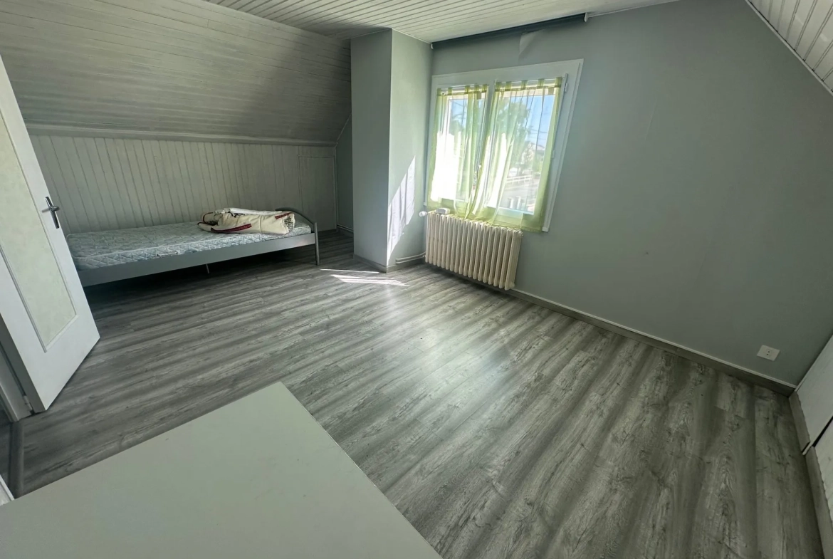 Maison à vendre de 122 m² à Poilly-lez-Gien, 4 chambres, jardin clos 