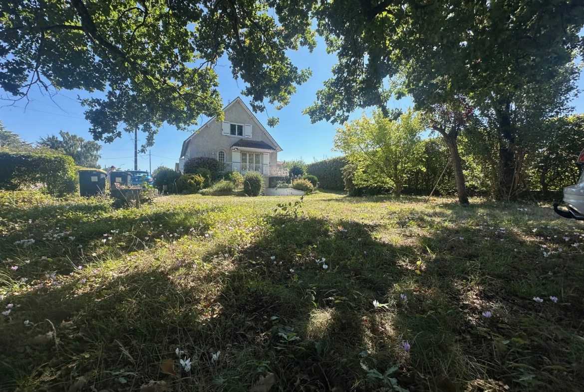 Maison à vendre de 122 m² à Poilly-lez-Gien, 4 chambres, jardin clos 