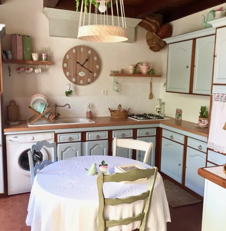 Charmante maison en pierres avec cour arborée à Saint Hilaire de Villefranche 