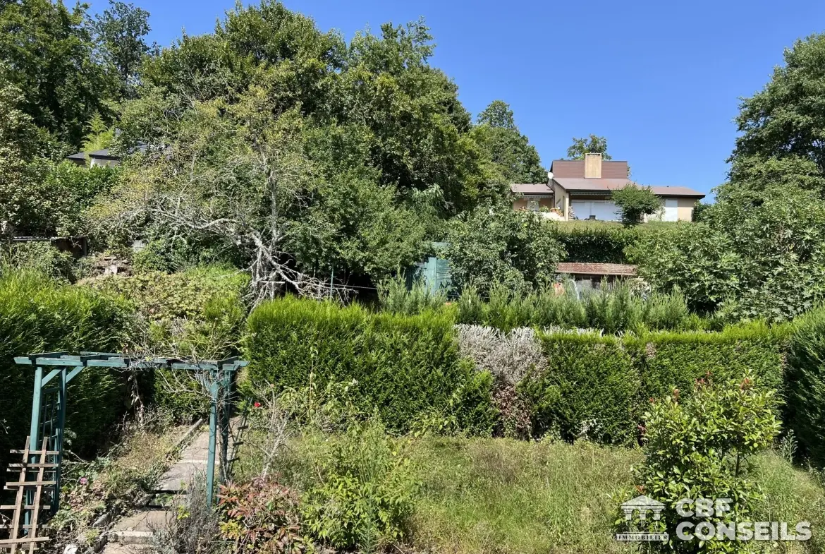 Maison ancienne de 110 m² avec terrasse et jardin au Creusot – Idéal famille 