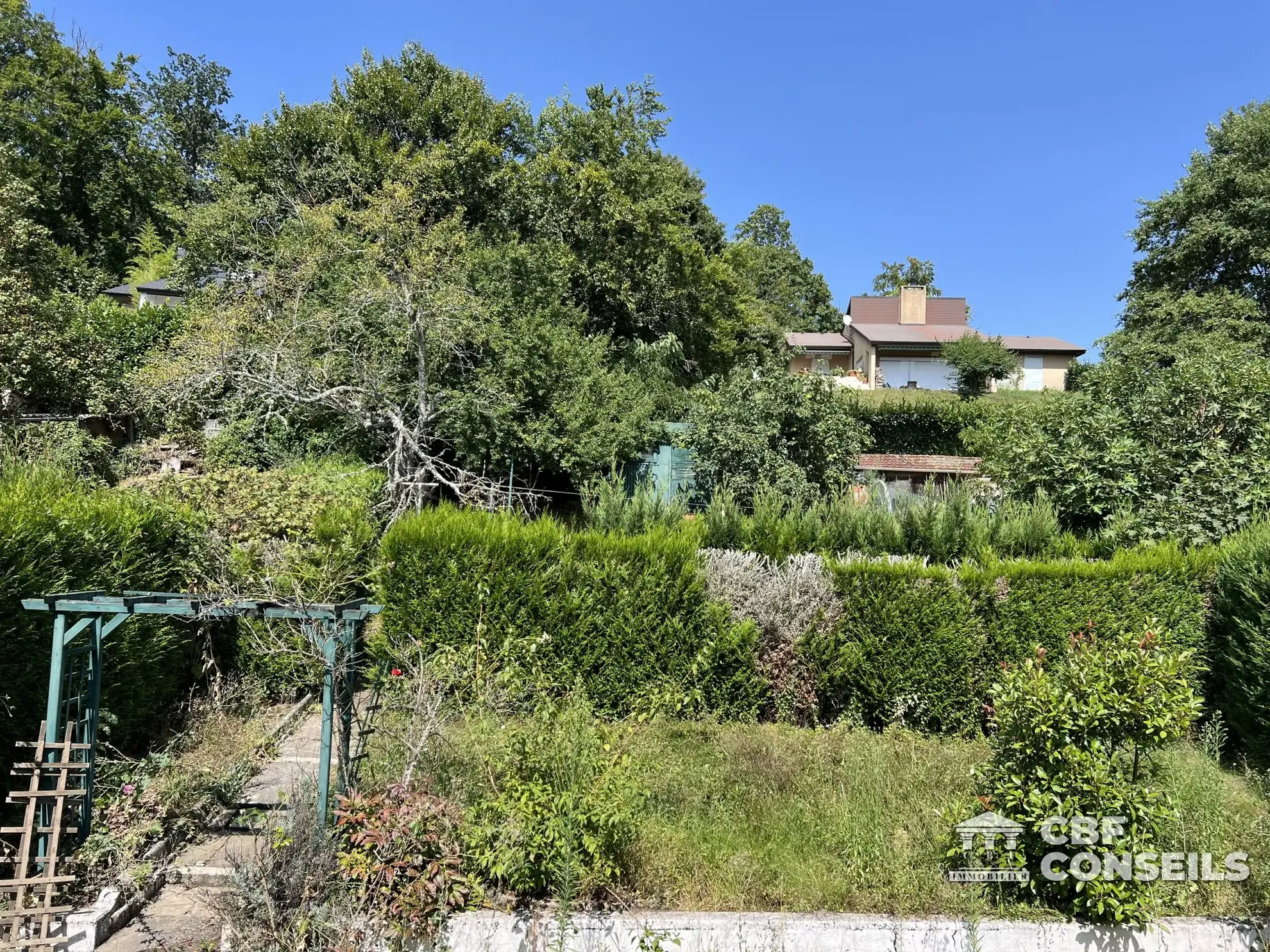 Maison ancienne de 110 m² avec terrasse et jardin au Creusot – Idéal famille 