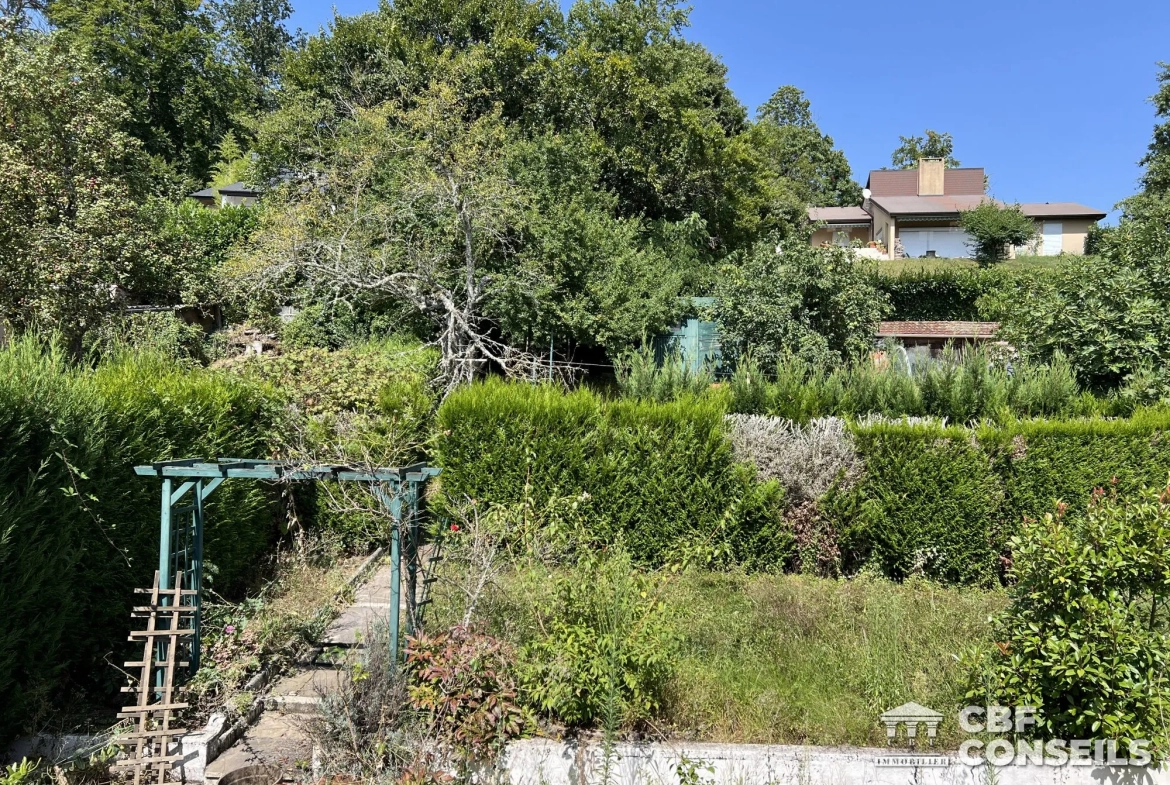 Maison ancienne de 110 m² avec terrasse et jardin au Creusot – Idéal famille 