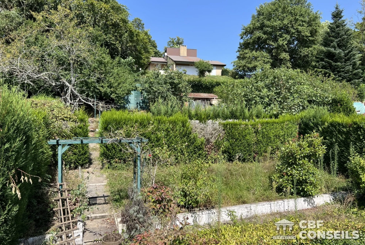 Maison ancienne de 110 m² avec terrasse et jardin au Creusot – Idéal famille 