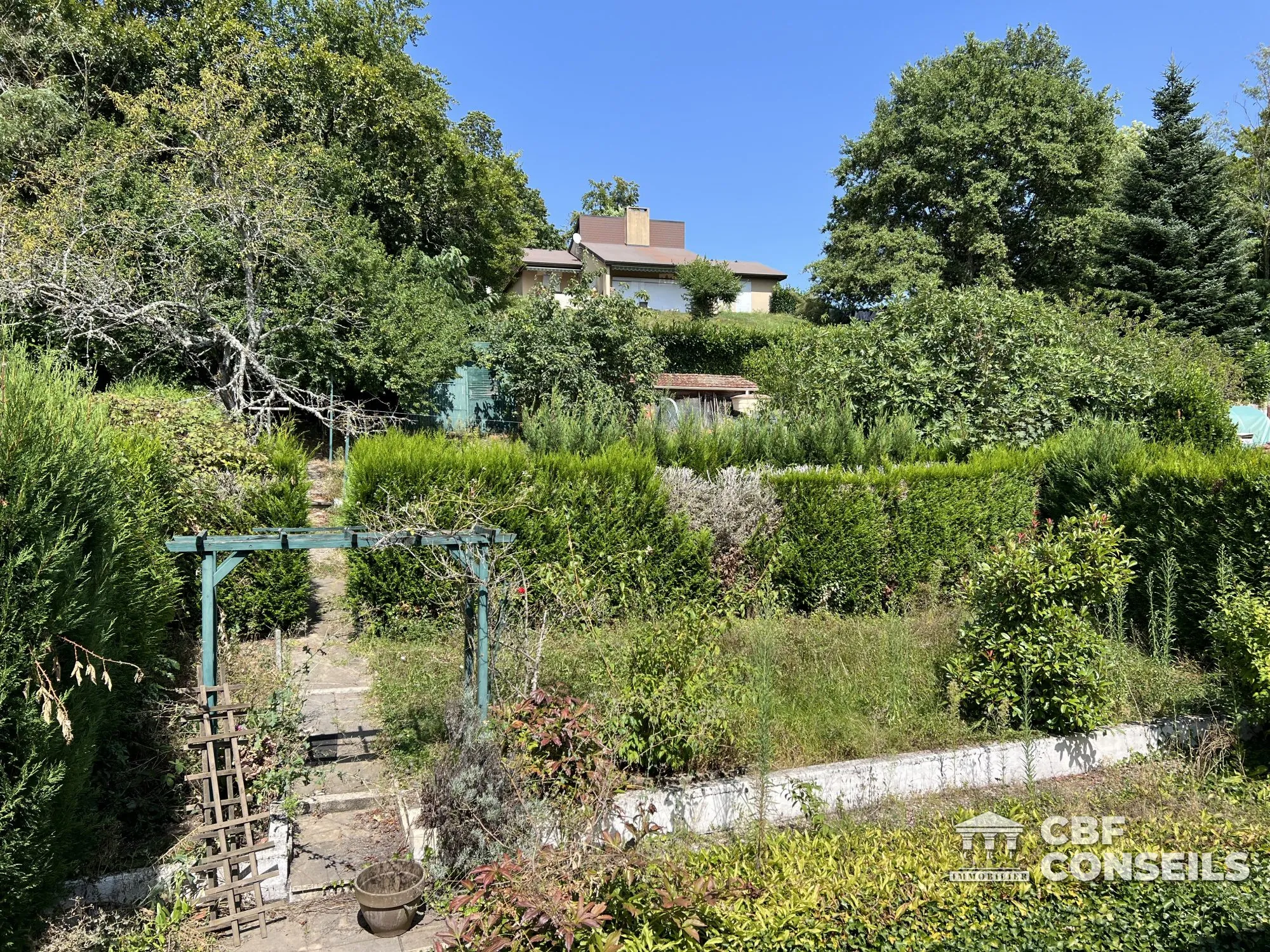 Maison ancienne de 110 m² avec terrasse et jardin au Creusot – Idéal famille 