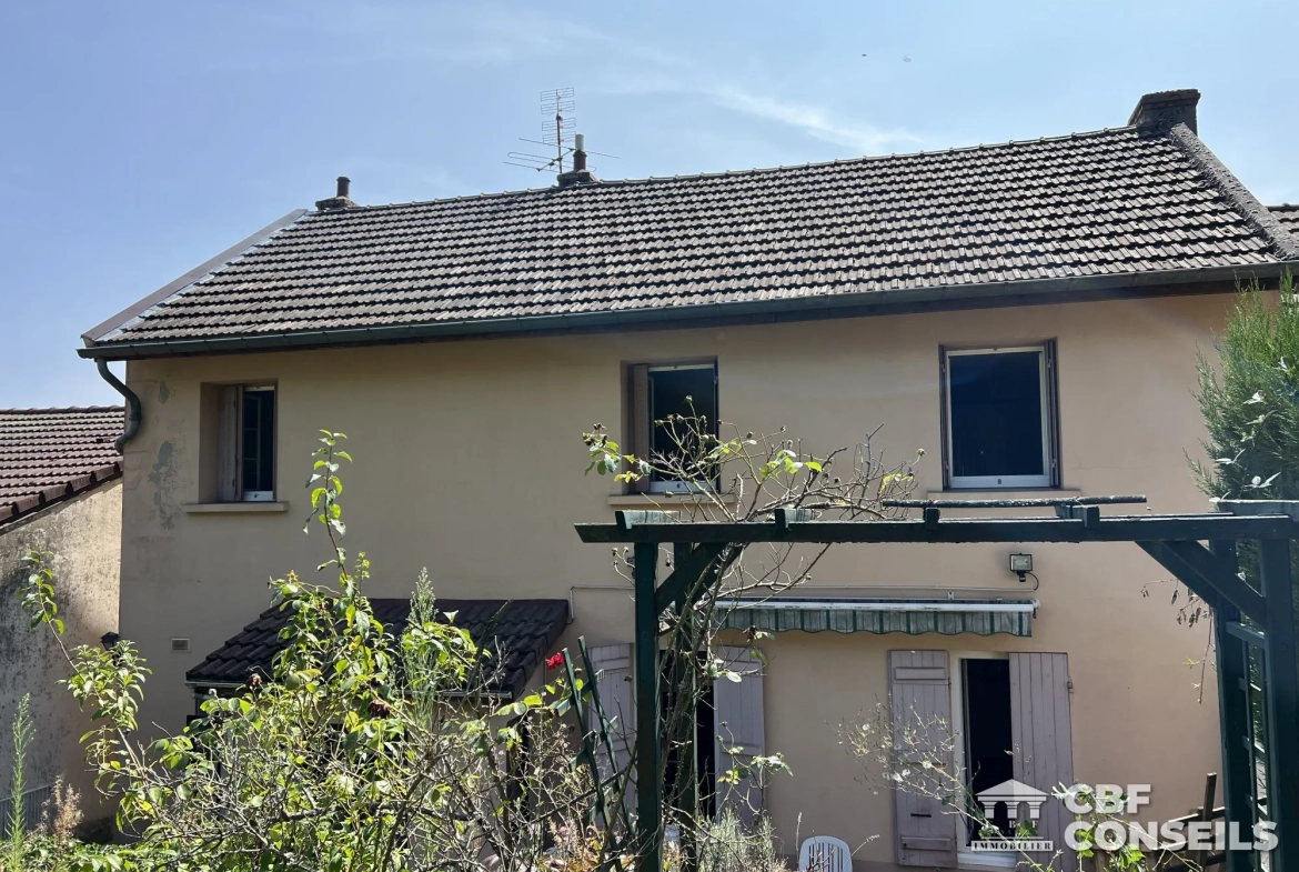 Maison ancienne de 110 m² avec terrasse et jardin au Creusot – Idéal famille 