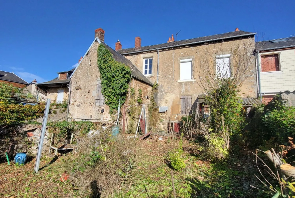 Bâtisse à rénover en Morvan avec potentiel de transformation et jardin clos 