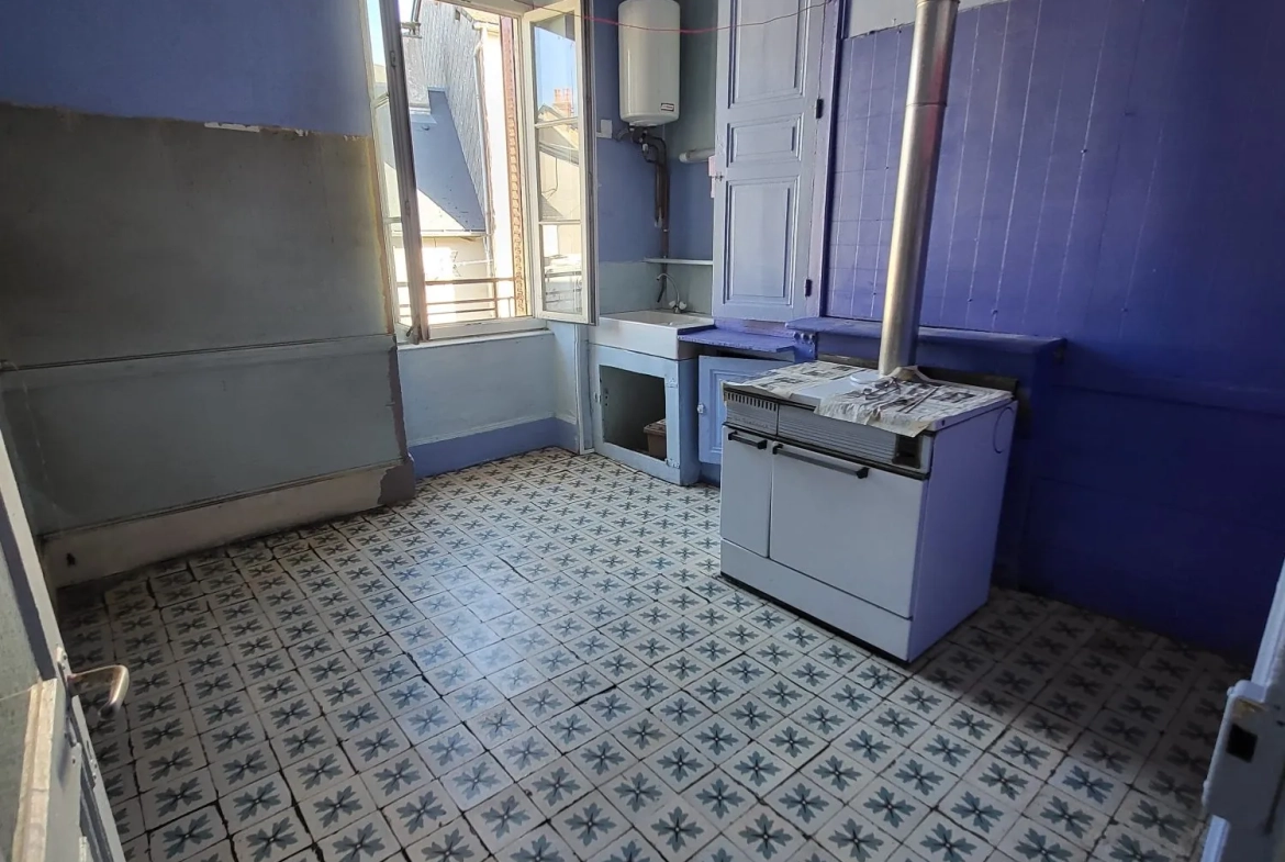 Bâtisse à rénover en Morvan avec potentiel de transformation et jardin clos 