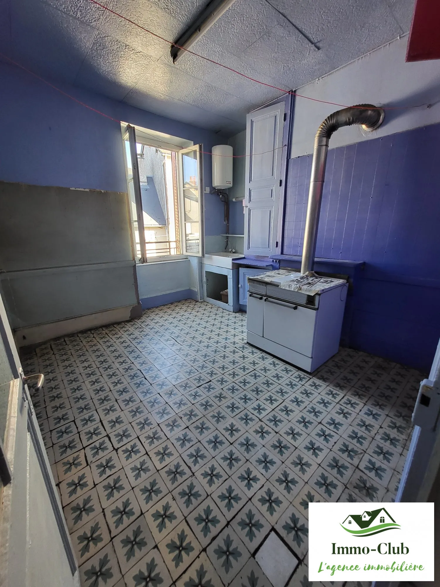 Bâtisse à rénover en Morvan avec potentiel de transformation et jardin clos 