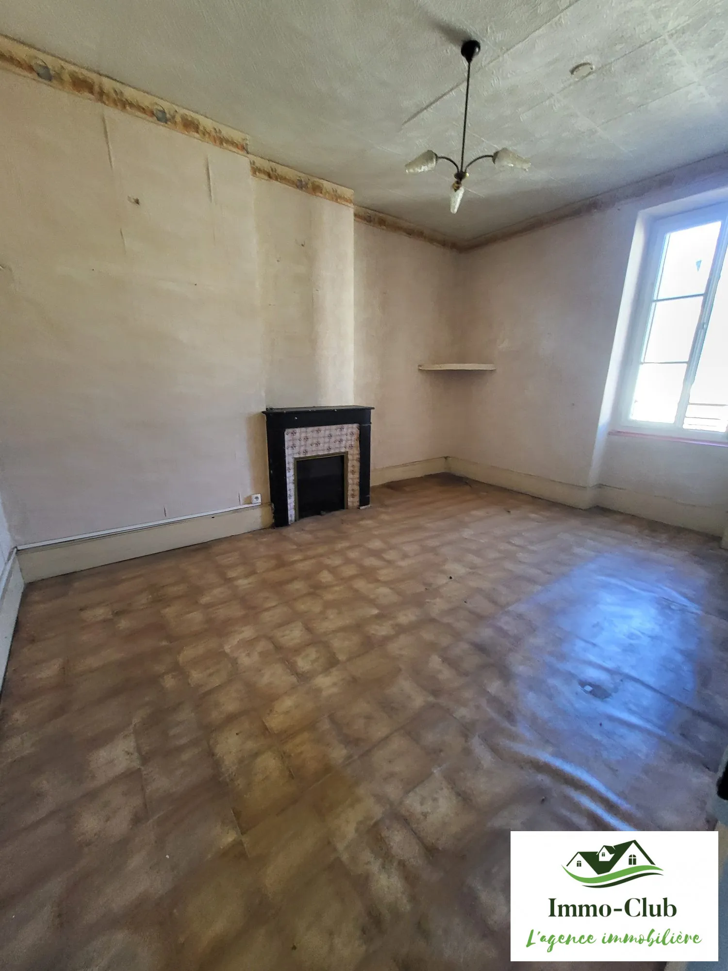 Bâtisse à rénover en Morvan avec potentiel de transformation et jardin clos 