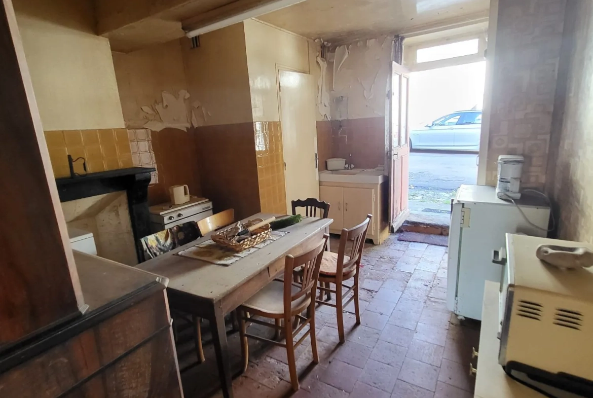 Bâtisse à rénover en Morvan avec potentiel de transformation et jardin clos 