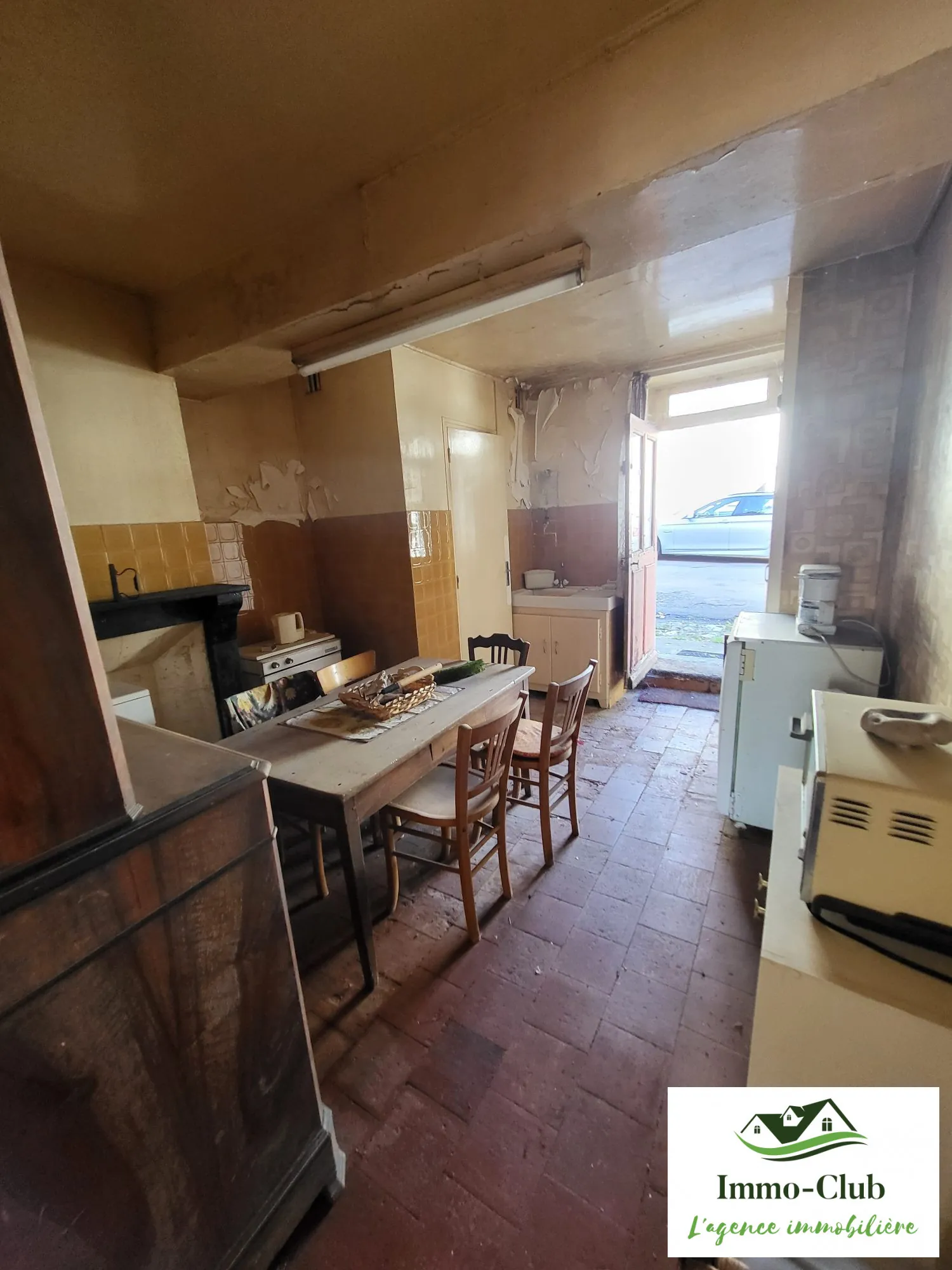 Bâtisse à rénover en Morvan avec potentiel de transformation et jardin clos 