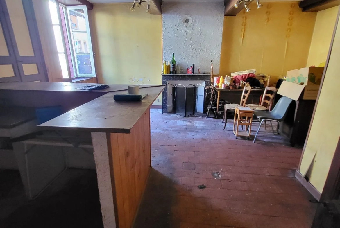 Bâtisse à rénover en Morvan avec potentiel de transformation et jardin clos 