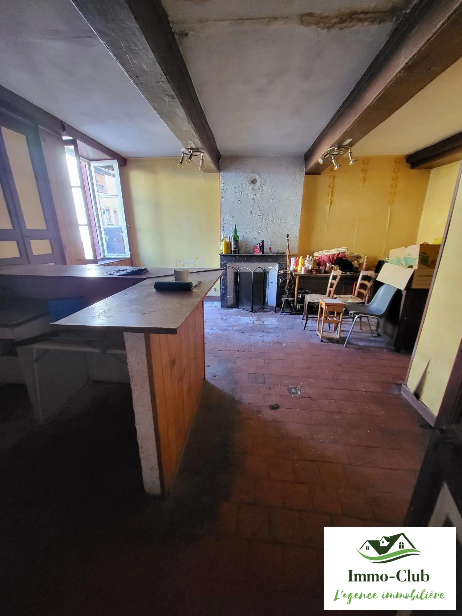 Bâtisse à rénover en Morvan avec potentiel de transformation et jardin clos 