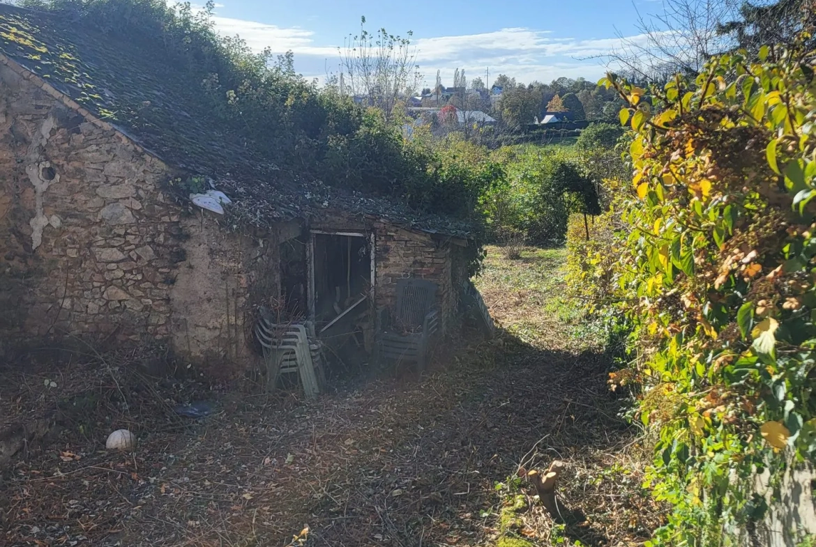 Bâtisse à rénover en Morvan avec potentiel de transformation et jardin clos 