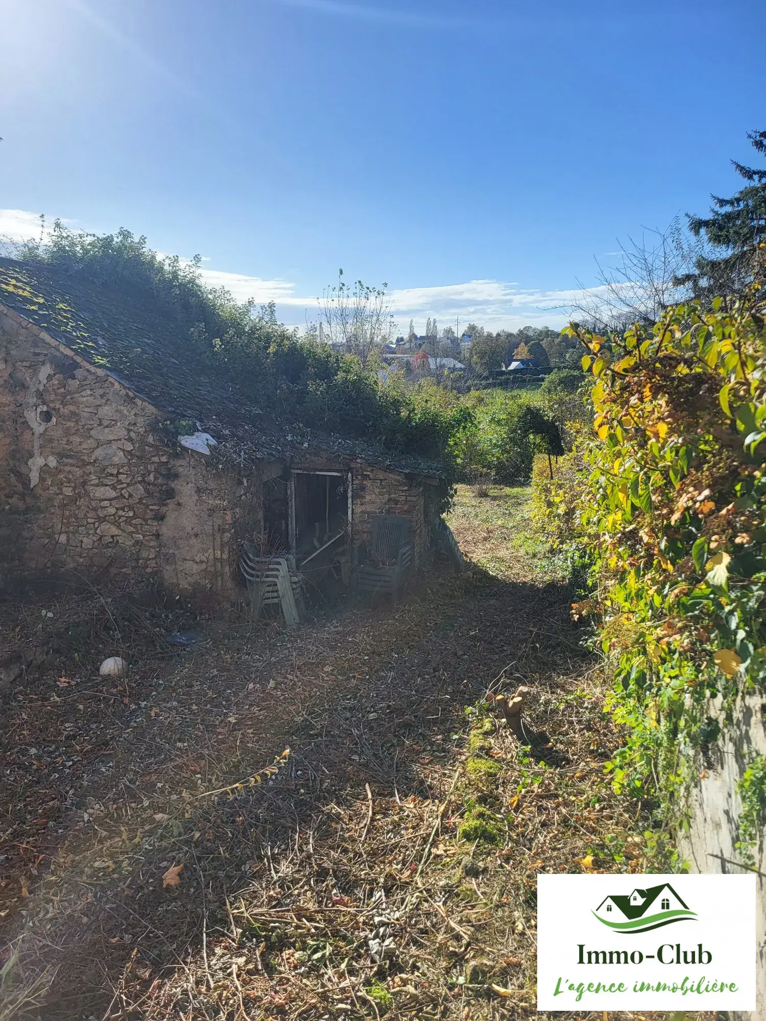 Bâtisse à rénover en Morvan avec potentiel de transformation et jardin clos 