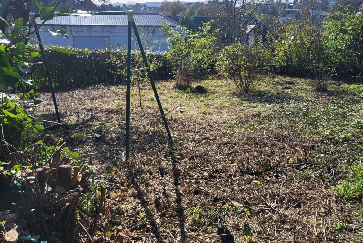 Bâtisse à rénover en Morvan avec potentiel de transformation et jardin clos 