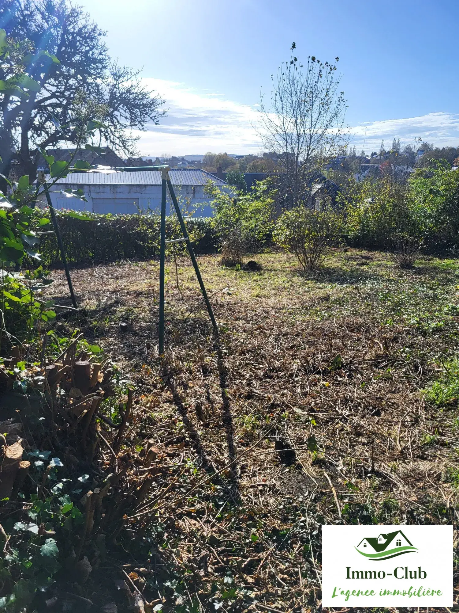 Bâtisse à rénover en Morvan avec potentiel de transformation et jardin clos 