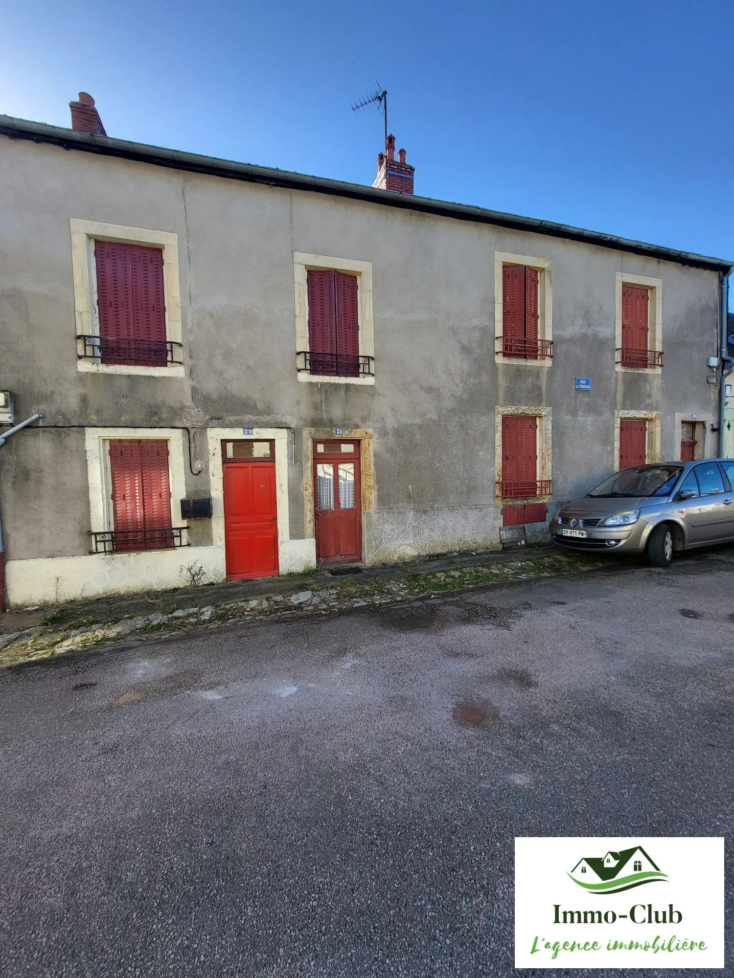Bâtisse à rénover en Morvan avec potentiel de transformation et jardin clos 