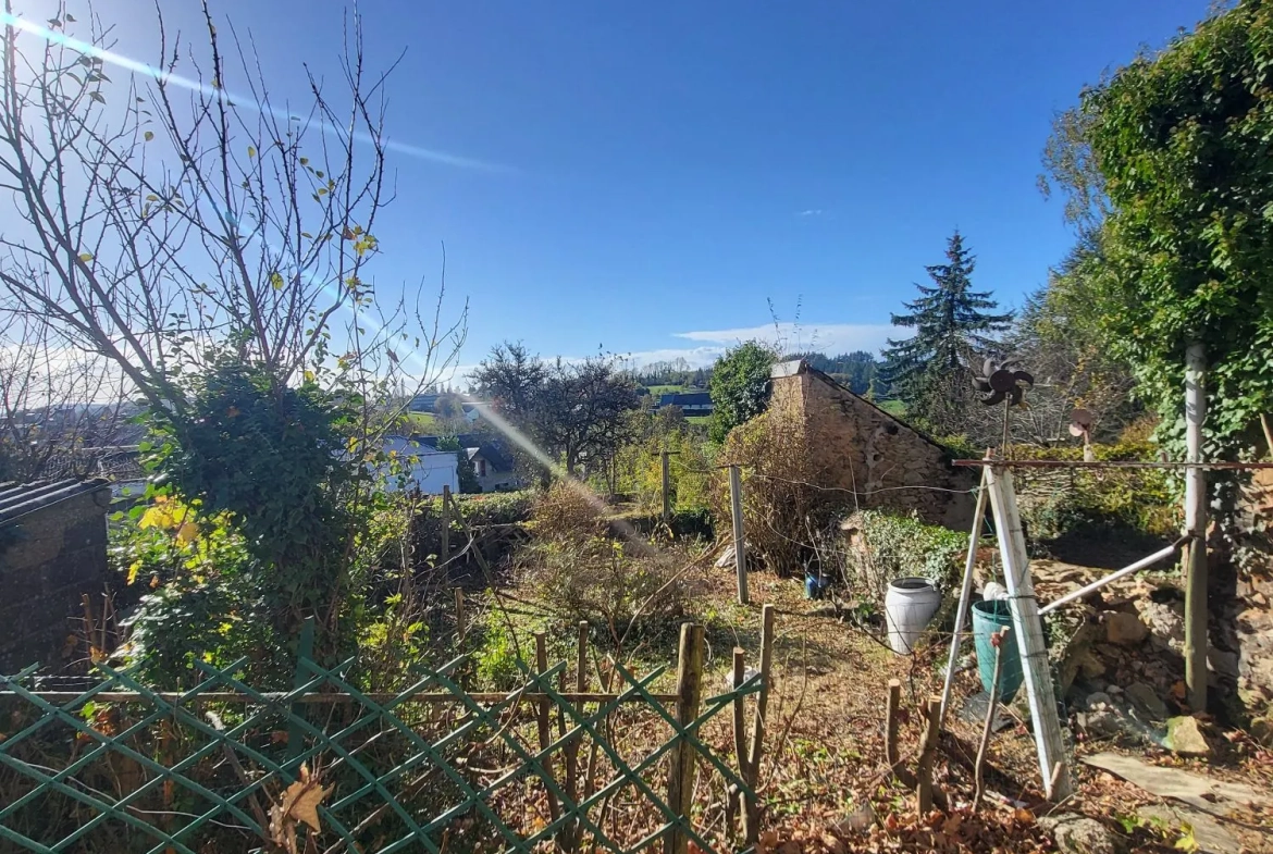 Bâtisse à rénover en Morvan avec potentiel de transformation et jardin clos 