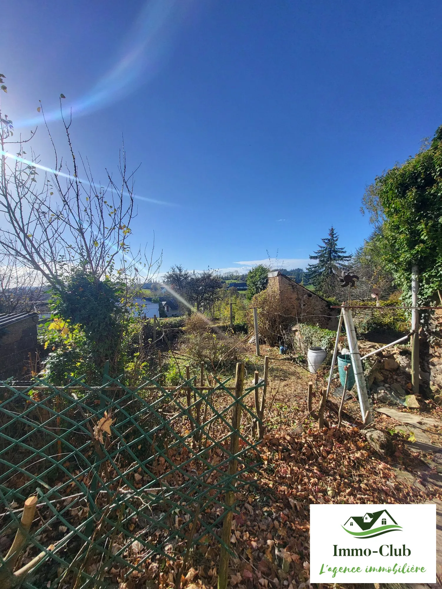 Bâtisse à rénover en Morvan avec potentiel de transformation et jardin clos 