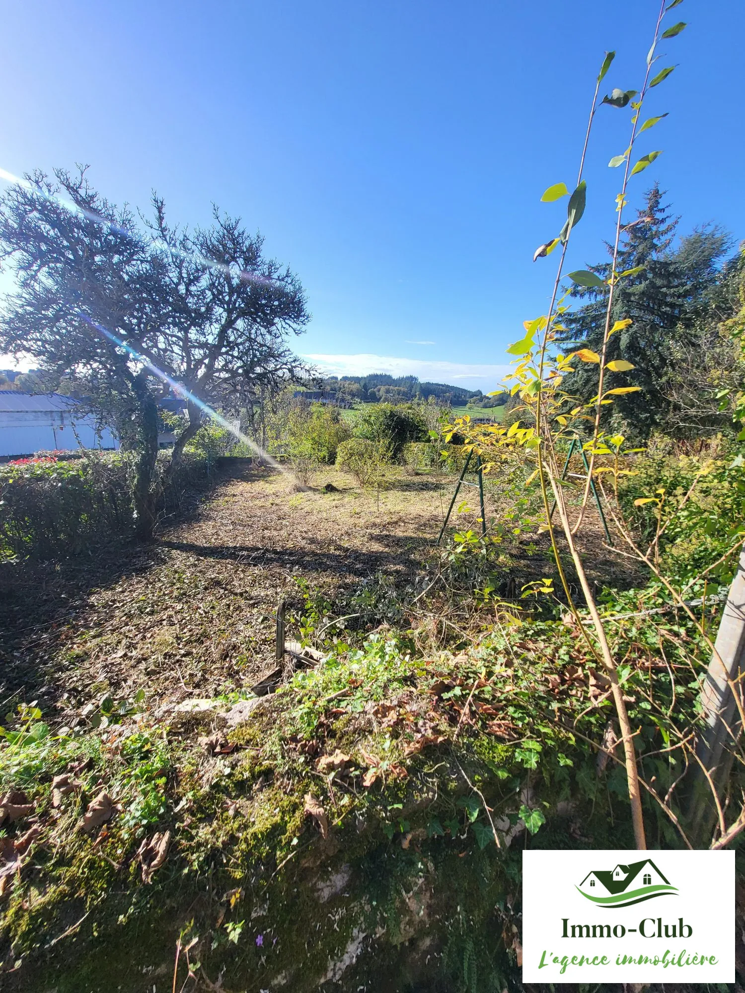 Bâtisse à rénover en Morvan avec potentiel de transformation et jardin clos 
