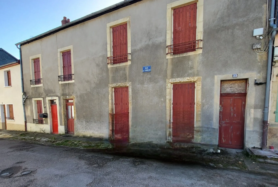 Bâtisse à rénover en Morvan avec potentiel de transformation et jardin clos 